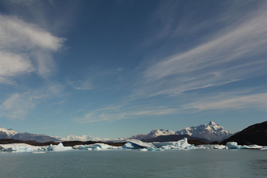 Un mur d'icebergs empêche l'accès au glacier Upsala