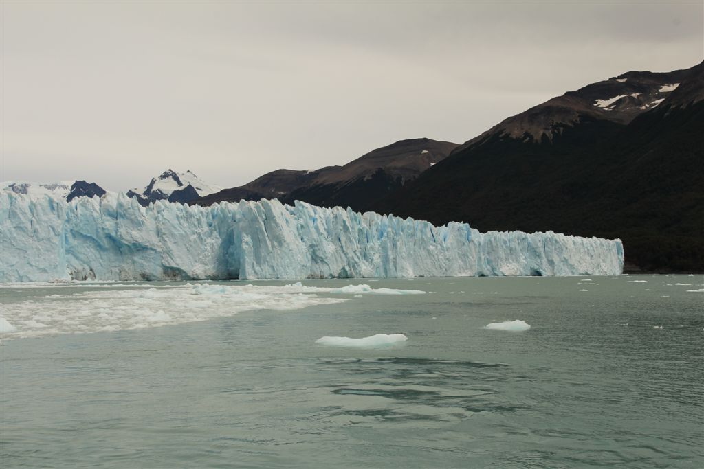 Le versant Nord du Perito Moreno, long de 2 kms