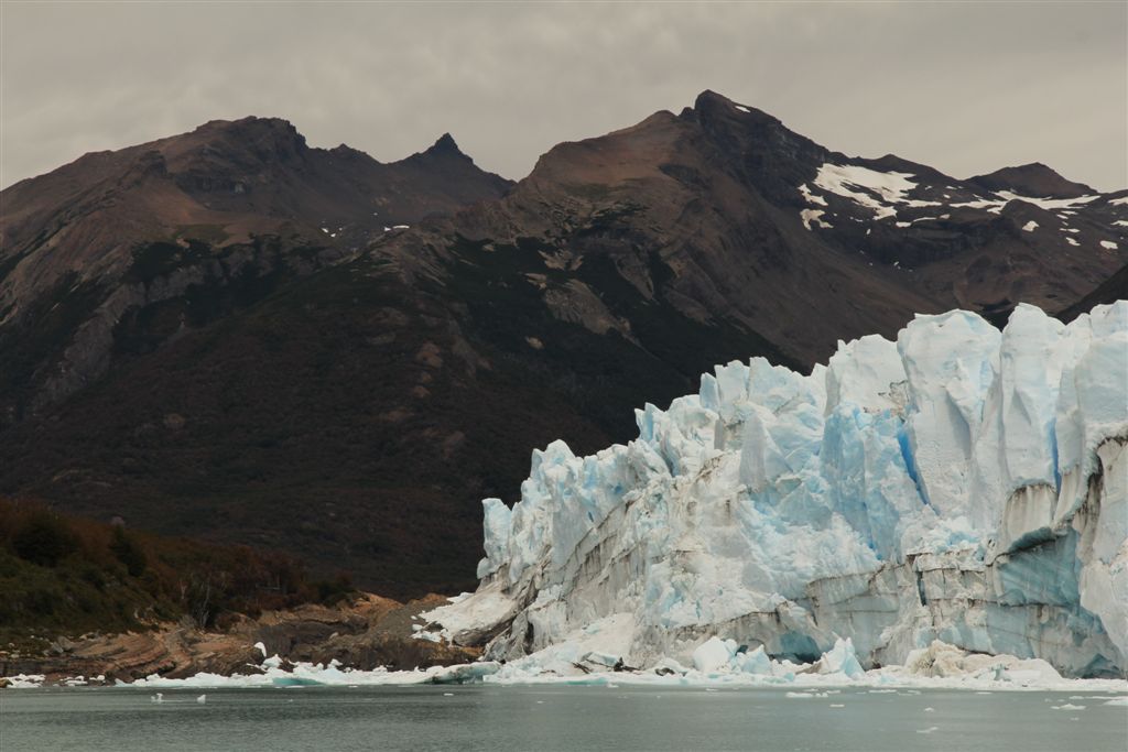 Vue sur le bouchon formé par le Perito Moreno et qui coupe le lac en deux