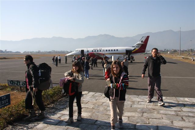 Débarquement à l'aéroport de Pokhara - Annapurna nous voilà !