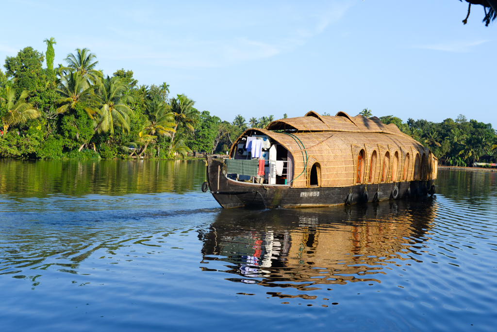 J10 HOUSE BOAT
