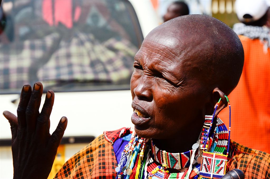 négociations de souvenirs avec les Masaï