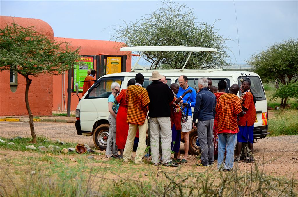 à l'entrée du parc d'Amboseli, territoire des Masaï