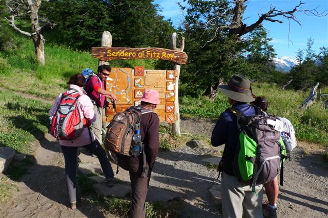 Notre guide local, Paulo, nous fait un petit briefing sur la journée qui nous attend - Balade à la Laguna de los Tres