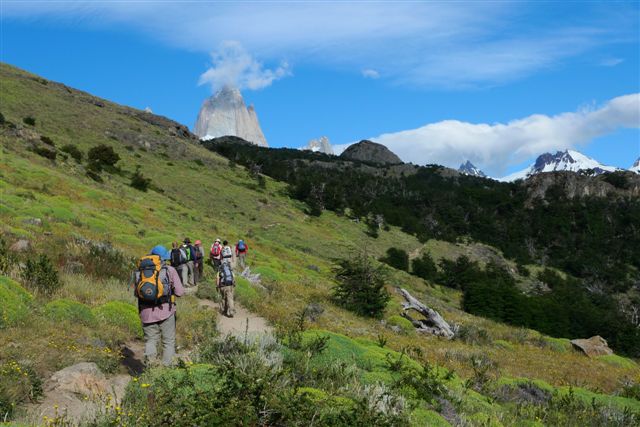 Notre guide local, Paulo, nous fait un petit briefing sur la journée qui nous attend - Balade à la Laguna de los Tres