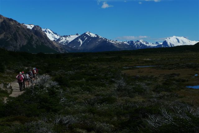 Notre guide local, Paulo, nous fait un petit briefing sur la journée qui nous attend - Balade à la Laguna de los Tres