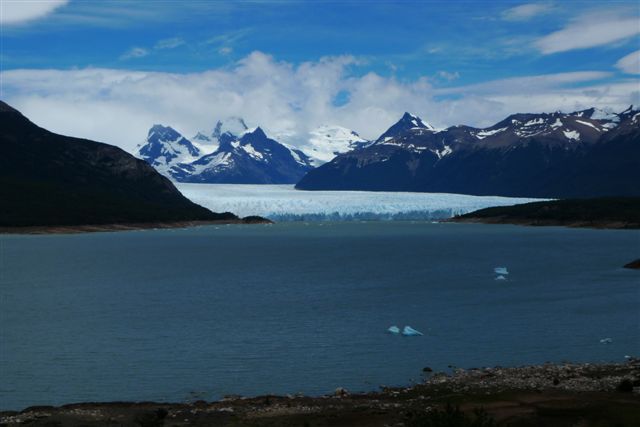 Soudain, la majesté du glacier apparaît au détour d'une courbe - De Chalten au Perito Moreno