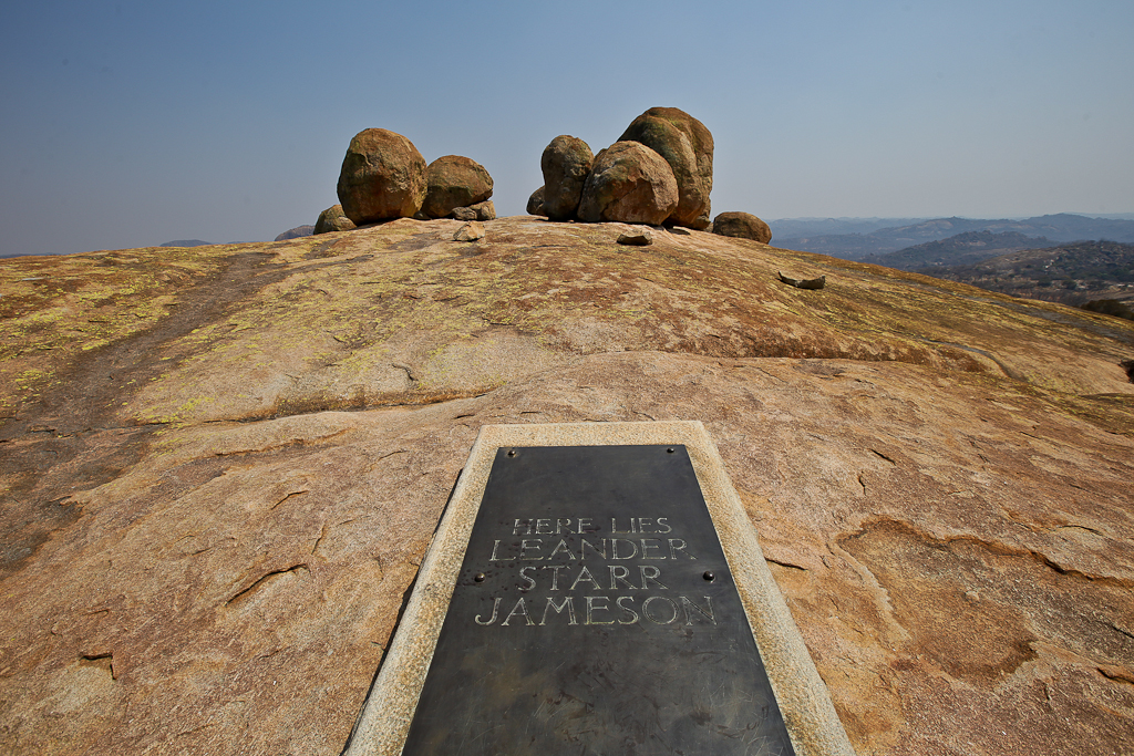 Photo 13 La troisième tombe sur cette colline est celle de Jameson, bras droit de Cecil Rhodes