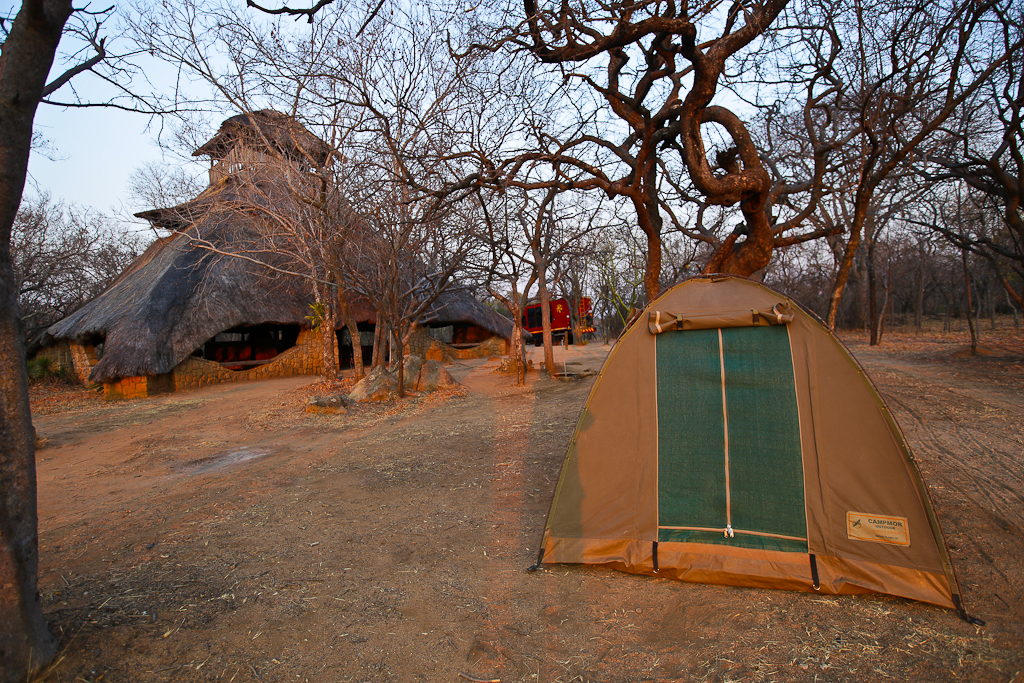 Une des tentes de safari, on tient debout à l'intérieur