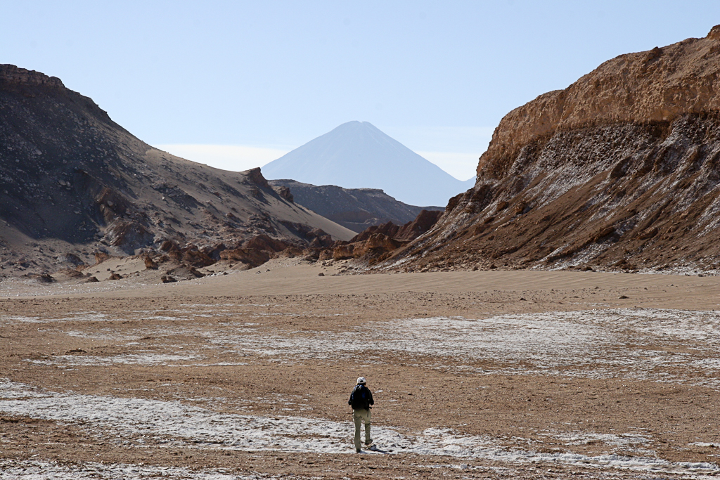 Accès à la vallée de la lune par un couloir de sel, Chili - San Pedro de Atacama, vallée de la lune