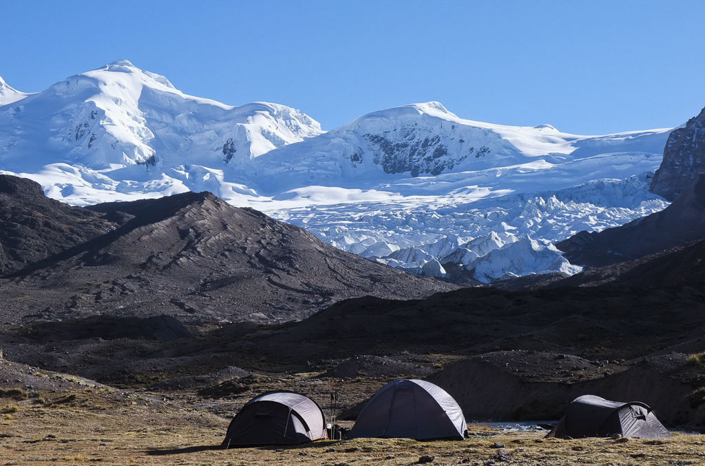 Splendide camp entre glacier et lagune