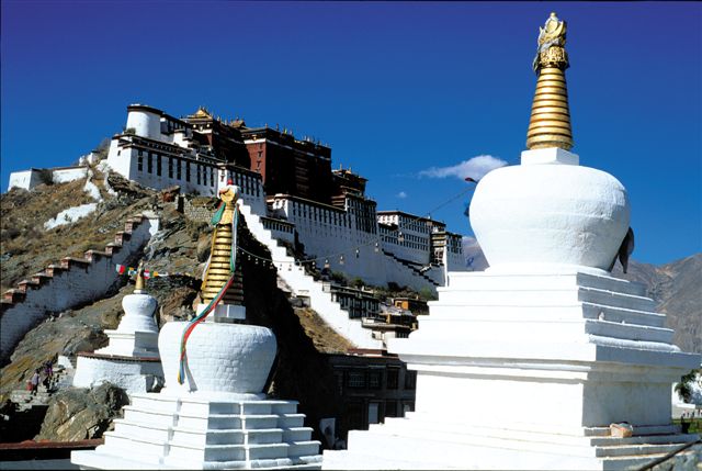 Le fameux Potala, Lhassa - Direction le pays des Neiges