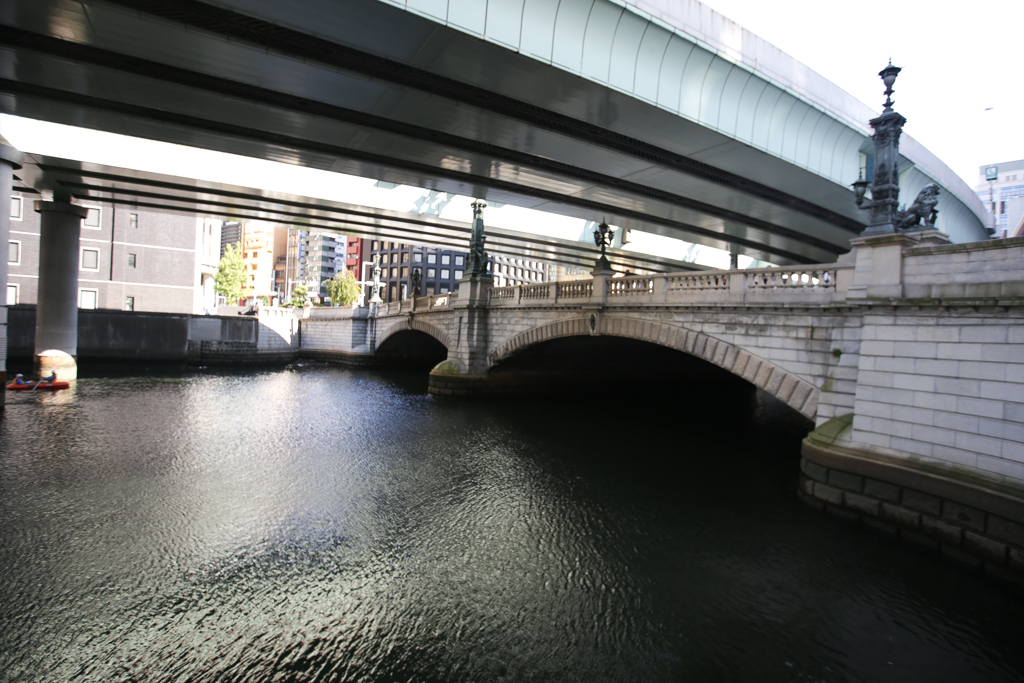 Le Nihon bashi. Un projet est en cours pour déplacer cette hideuse voie express...